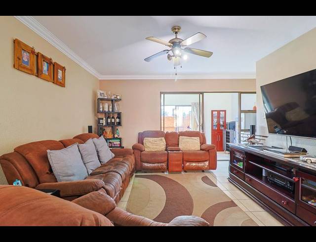 2 BEDROOM TOWNHOUSE FOR SALE IN FLORENTIA